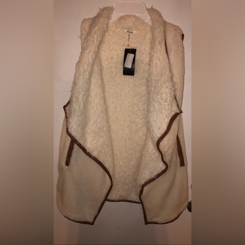 NWT vest Sherpa ladies/juniors size medium